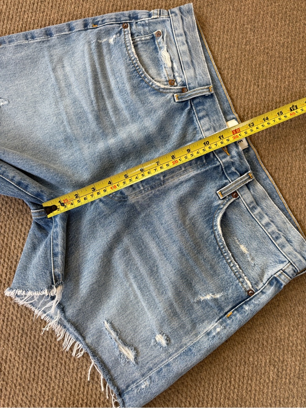 AGOLDE Women’s Parker Long Cut Off Denim Jean Shorts Women’s Size 31 WORN ONCE - Picture 9 of 9